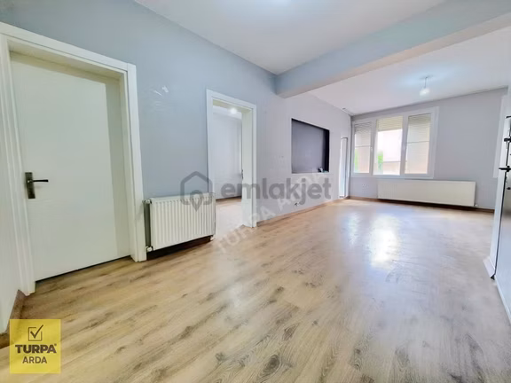 Karşıyaka Çarşı Girişi Önü Açık Çift Cephe Ful Tadilatlı 2+1 1
