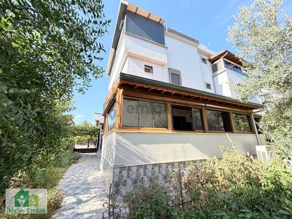Ürkmez Doğanbey De Lüks Yapılı Geniş Ve Konforlu 3+1 Villa 2