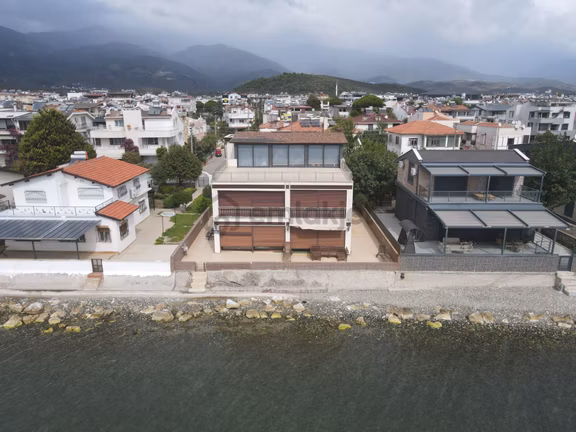 Kardeşten Akçay Yenimahallede Denize Sıfır 450 M² Arsa İçinde Özel Mülk 1