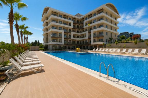 Alanya Avsallarda Havuz Manzaralı 1+1 Satılık Daire 1