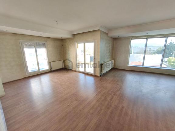 Gazikent Mahallesi Geniş Ferah Üç Cepheli Kiralık 4+1 200 M2 Daire 2
