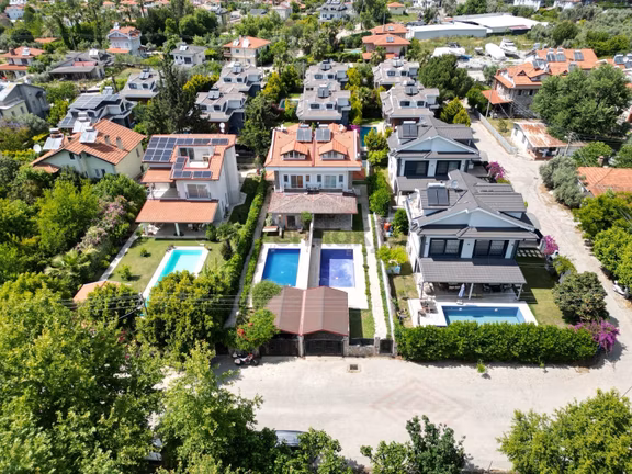 Göcek Merkezde Yıllık Kiralık Eşyalı 4+1 Müstakil Havuzlu Villa 1