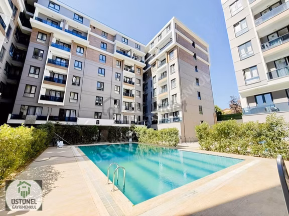 Üstünel'den Cadde Üzeri Havuzlu Güvenlikli Sitede Satılık Daire 2