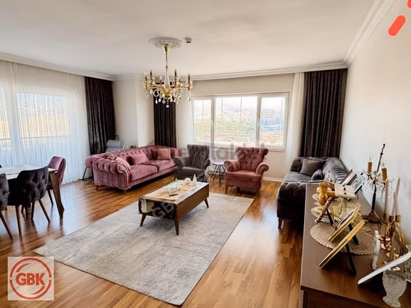 Ankara Park Evleri Sitesinde Bulvar Cepheli 4+1 Masrafsız Daire 1