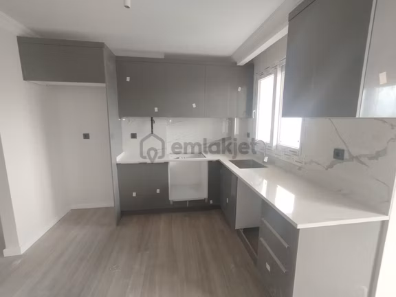 Kıyıboyu Caddesi Üzerinde Sitede 2+1 Çift Banyolu Doğalgazlı Sıfır Lüks Daire 1