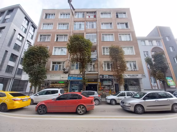 Deliklitaş Hamamyolu Yakını Çarşı Merkezde Bakımlı Asansörlü Kiralık 3+1 Daire 1