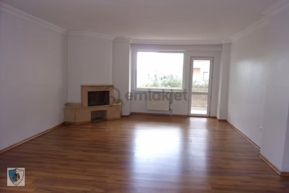 Tarabya Sanatçılar Sitesinde 3+1 140 Metrekare Kiralık Daire 1