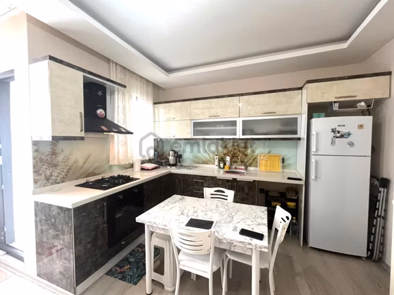 𝄞melodi'den Akçay Merkez'de Piyasanın Altında Ön Cephe Asansörlü Cam Balkon 1+1 Daire 1