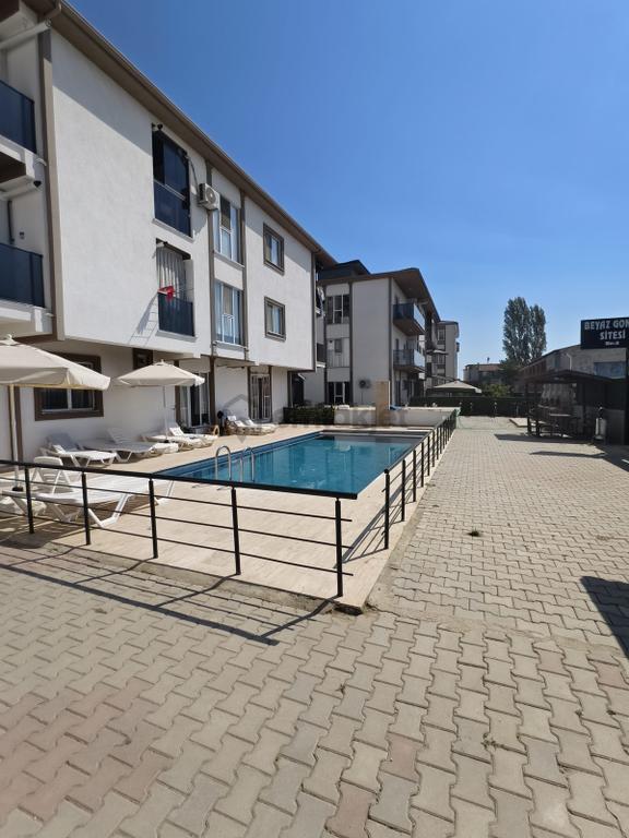 Kumbağ'da,havuzlu Sitede,eşyalı/eşyasız 2+1 Kiralık Daire 1