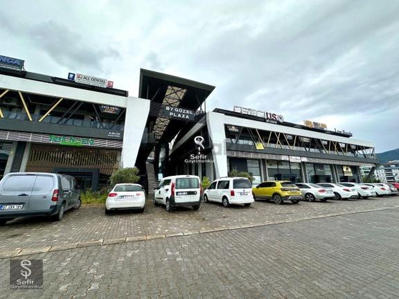 Alanya Oba'da Prestijli İş Merkezinde Satılık Dükkan 1