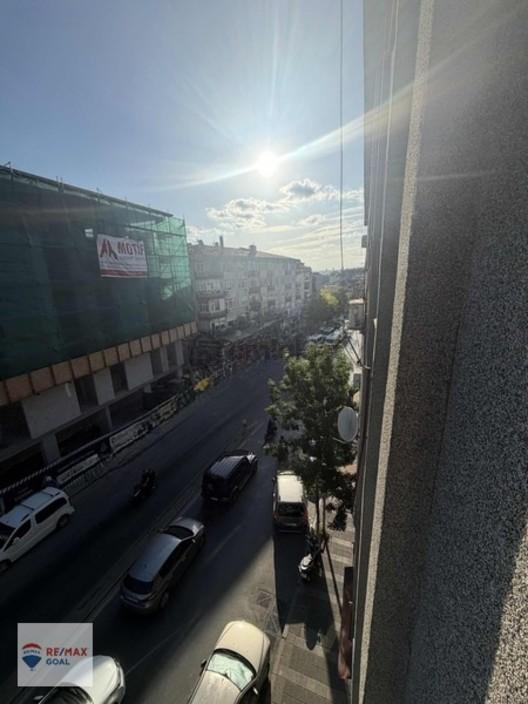 Metroya Yürüme Mesafesinde Cadde Cepheli Ofis Katı 1