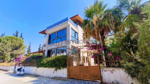 Didim Akbükte Müstakil Bahçeli 3+1 Tripleks Yazlık 1