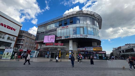 Esenyurt Eskule Avm De Satılık Boş Dükkan 80m2 Odalara Bölünmüş 1