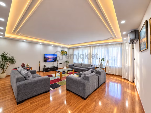 Şahintepe Tramvaya Yakın Hasarsız Arakat Ultra Lüx 190m2 3+1 1