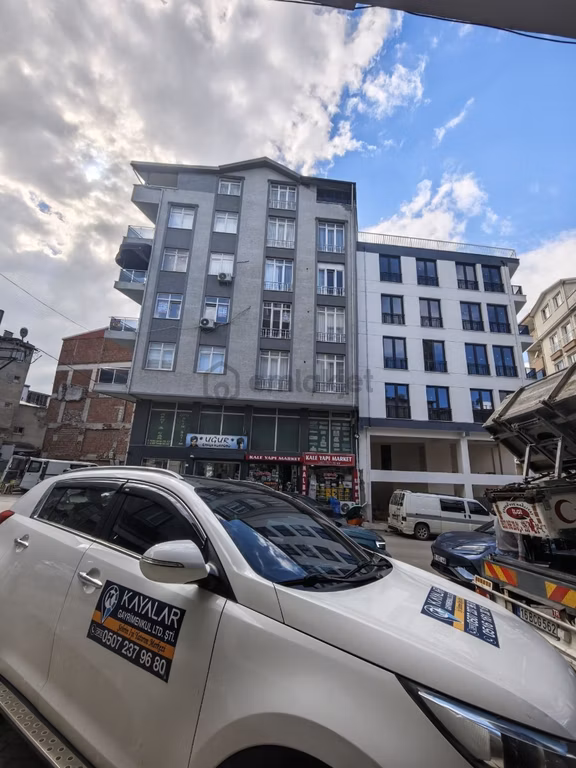 Kayalarda Emekte 2+1 Caddeüstu Arakat Asansörlü Daire 1