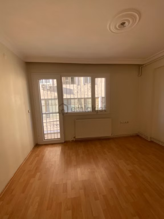 Vatan Mahallesi Satılık 2+1 Aydınlık Köşe Daire 1