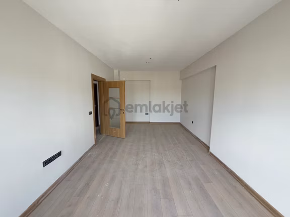 Çarşı Merkezde Eski Kız Meslek Lisesi Yanı Kiralık Sıfır Daire 1