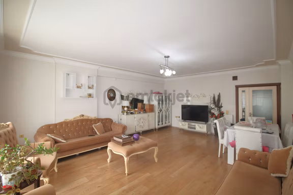 Retro’dan Menteş Mah’de Site İçi Doğalgazlı Geniş Kiralık 4+1 1