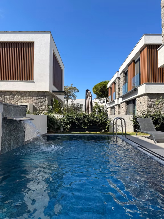 Bodrum Eskiçeşmede Havuzlu-bahçeli, Eşyalı 2+1 Dubleks Daire 2