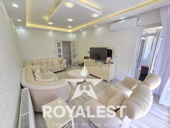 Royales'ten Cadde Üstü Site İçi Geniş Ve Ferah Full Bakımlı 2+1 2