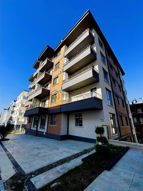 3 Bloklu Site İçerisinde Bahçe Kullanım Alanlı Lüks 2+1 1