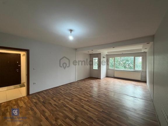 Kozyatağı Sümko' Da 3+1 120 M2 Net 'boş'... 2