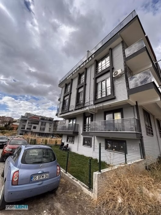 Gaziosmanpaşada Okulun Karşısı Kiralık 2+0 2