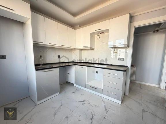 Esenyurt Güzelyurt Mahallesinde Marmara Park Avm Yakın Metrobüse Komşu 2+1 Dairemiz 1
