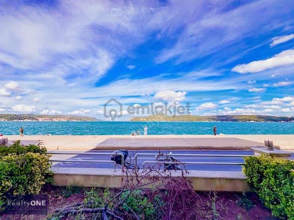 R-one Tarabya'da Eşsiz Deniz Manzaralı Bahçeli Yalı Dairesi 2