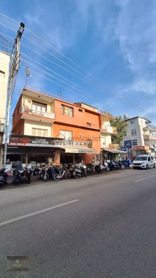 Yeşil Evler Ana Cadde 4 İş Yeri 2 Tane 3+1 Kapalı Mutfak Ev 2