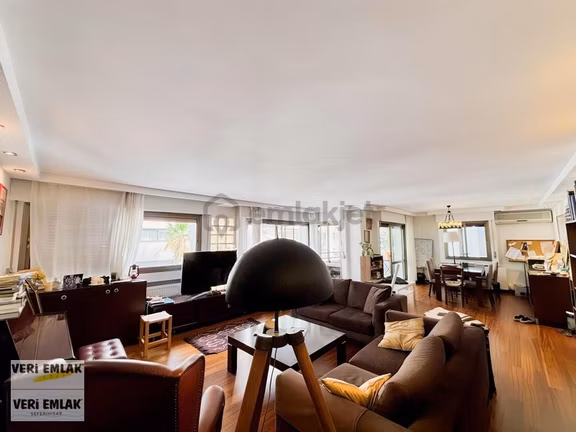 Alsancak İtalya Sokak Otoparklı 3.kat 4+1 192 M2 Satılık Daire 2