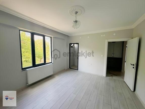 Remax Dem'den Arslanlı Da 140 M2 Geniş 3+1 Satılık Daire 2