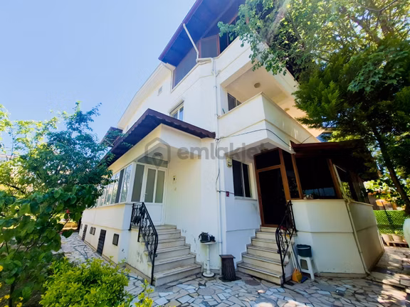 Turyap'tan Güre 10 Yaşında Denize Yakın Geniş Bahçeli 3+1 Villa 1