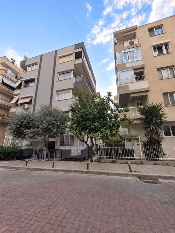 Sahibinden Karşıyaka Bostanlı Merkezde Arakat 2+1 Satılık Daire 2