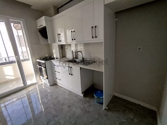 Bahçelievler'de 4yıllık Binada Otoparklı-çift Asansörlü Daire 1
