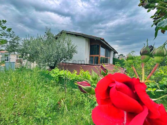Uytundan Pelitköyde Denize 300 Metre Bahçe Kullanımlı 2+1 Villa 1