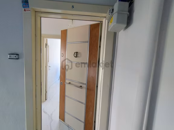 Turyap'tan;çiftlikköy Sitelerde,içi Yenilenmiş,2+1 Ara Kat Daire 2