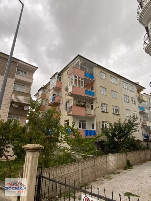 Karşıyaka'da Harika Konumlu Kiralık 3+1 Daire 1