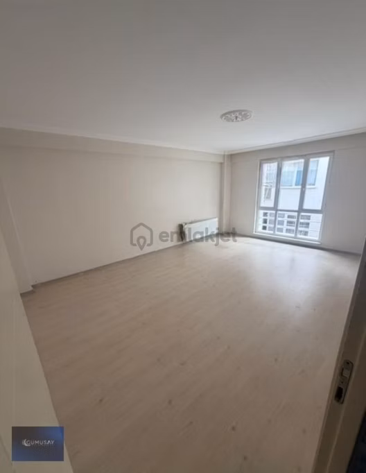 Gümüşay'dan Çamlıcada Caddelere Çok Yakın Kiralık 2+1 Daire 1
