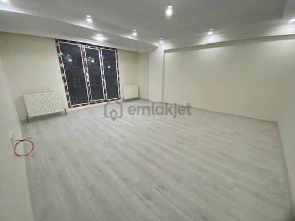 İstanbul House'dan Bahçelievler'de 2 Yıllık Binada 3+1 Ara Kat 1