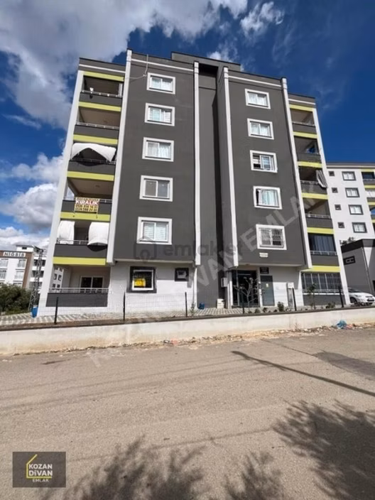 Kozan Divan Emlak'tan Bağlar'da Kombili Kiralık 3+1 1