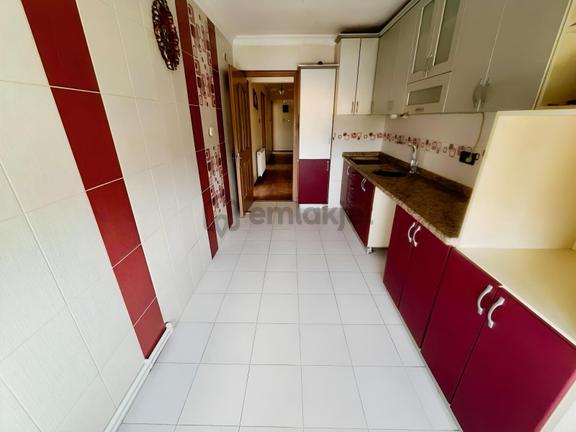 Dağlı Gayrimenkul'den Cadde Üzeri Kaloriferli 2+1 Daire 1
