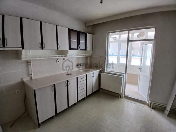 Akçay Emlak'tan Akşehir Parkhayat Hastahanesi Karşısı 1. Kat Doğalgazlı Kiralık 3+1 Daire 1