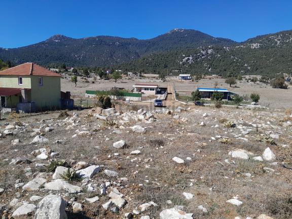 Seydikemer Yayla Ceylan'da Doğa Manzaralı 1550 M² Satılık Tarla 1