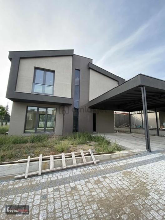 Binevler Orkide Konaklarında Satılık 6+2 Lüks Villa 2