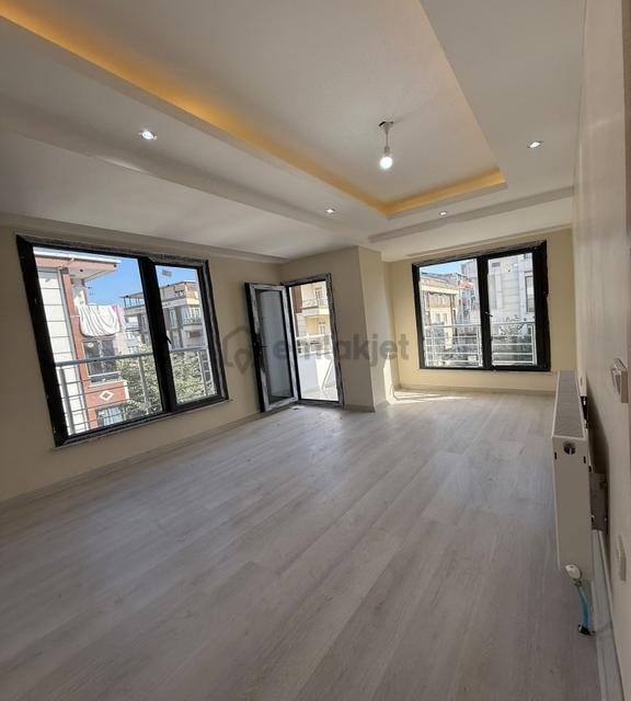 Metrobüse 10 Dakika Mesafede Kiralık 3.kat Sıfır Daire 1