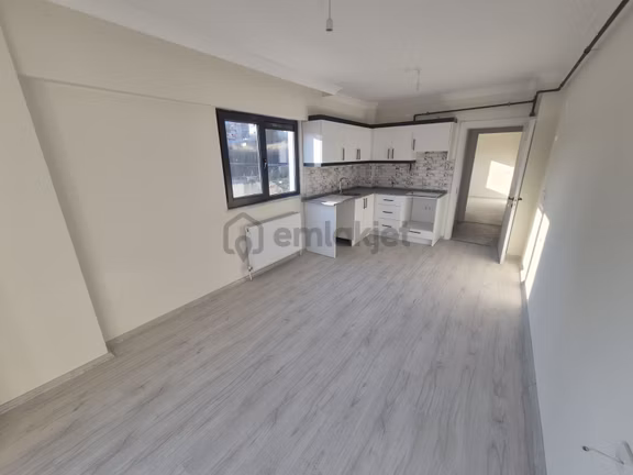 Cumhuriyet Mahallesi'nde | Ferah Odalı, Sıfır Binada Kiralık 1+1 1