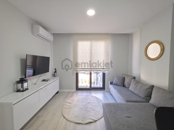 Serhat Özgüner'den Eşyalı Kiralık 1+1 Havuz Cephe Daıre 2