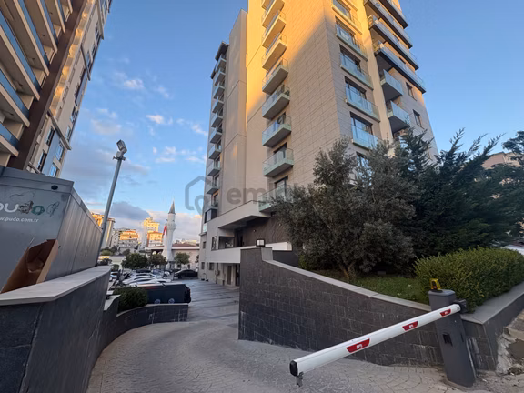 Ümraniye Merkez’de Metroya Yakın | 3.kat | 2 Banyo | 1