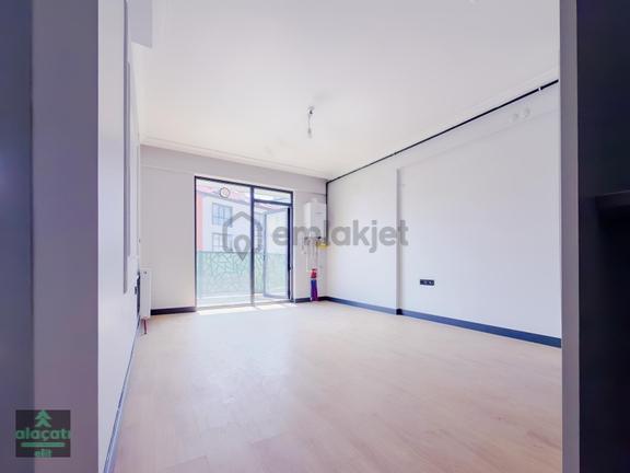 İncek Site İçinde Balkonlu Ara Kat 1+1 Kiralık Daire 1
